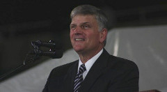 Franklin-Graham-preaching